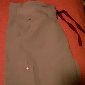 Figs scrub cargo pant petite